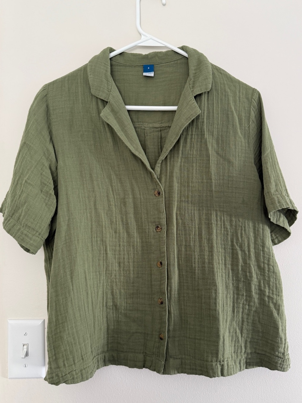 OLD NAVY Crinkle Gauze Button Down Shirt